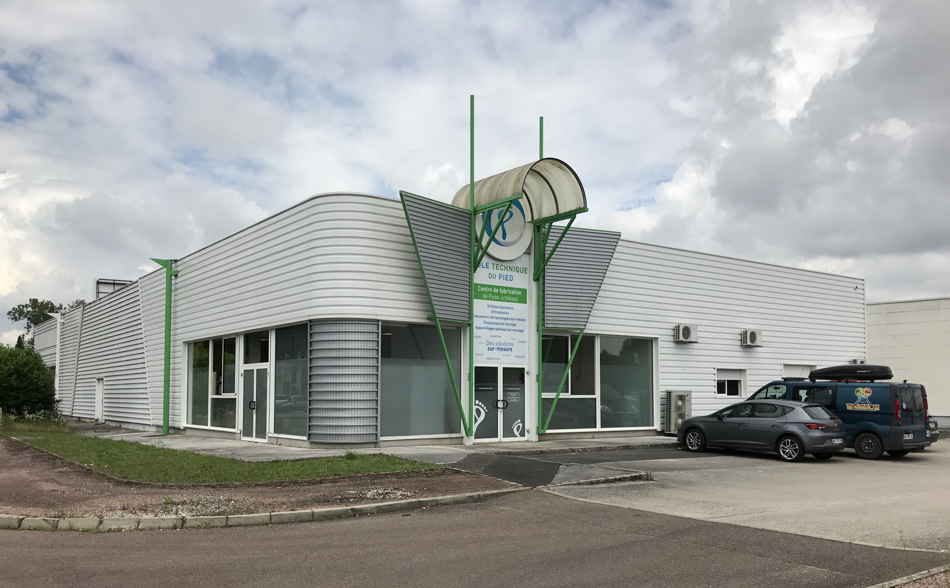 Pole de fabrication de semelles orthopédiques et de chaussures orthopédiques